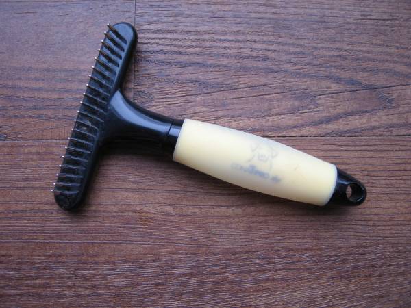 ConAir Pro Undercoat Rake.jpg